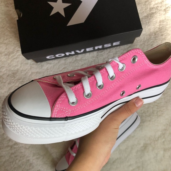 NEW Hello Kitty Cinnamoroll Sanrio Converse - Picture 3 of 5